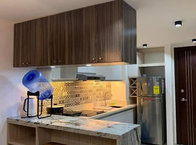 Hotel Club Ultima Residences Unit 1712 *