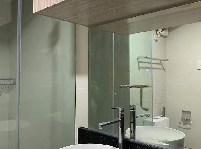 Hotel Club Ultima Residences Unit 1712 *